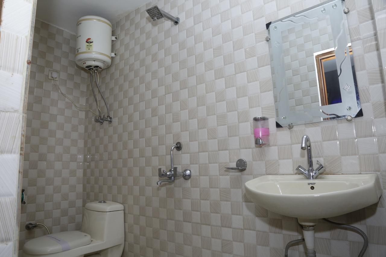 Vishal Hotel By Comfort Rooms Yeni Delhi Dış mekan fotoğraf